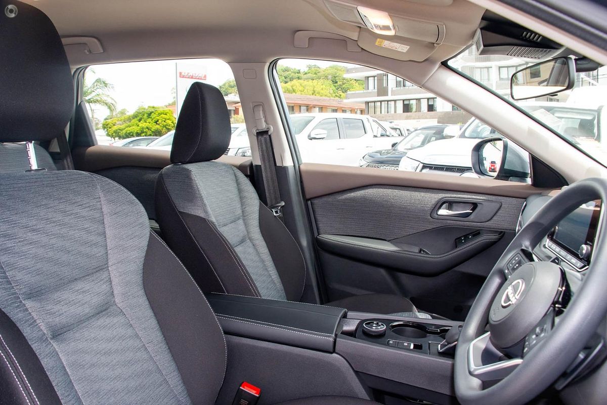 2025 Nissan X-TRAIL ST T33