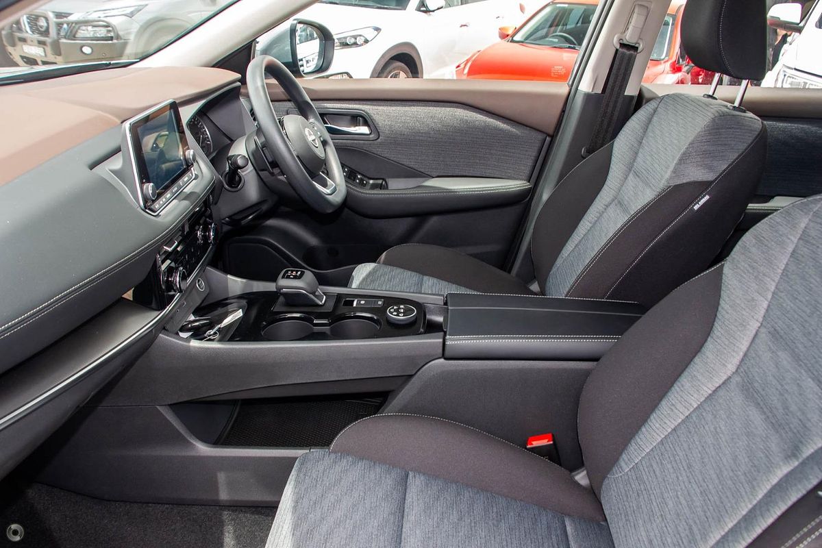 2025 Nissan X-TRAIL ST T33