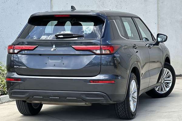 2024 Mitsubishi Outlander ES ZM