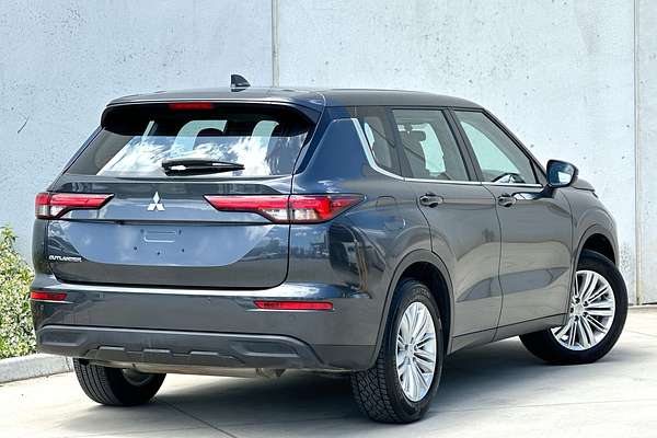 2024 Mitsubishi Outlander ES ZM