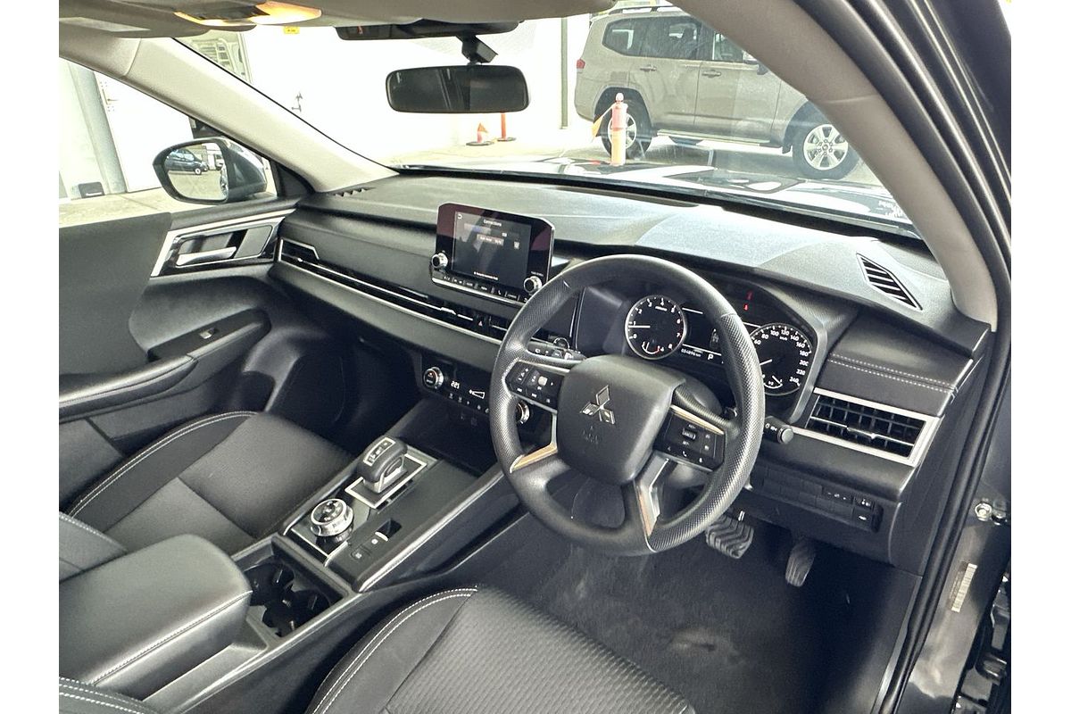 2024 Mitsubishi Outlander ES ZM