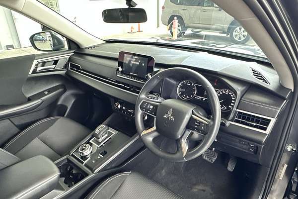 2024 Mitsubishi Outlander ES ZM