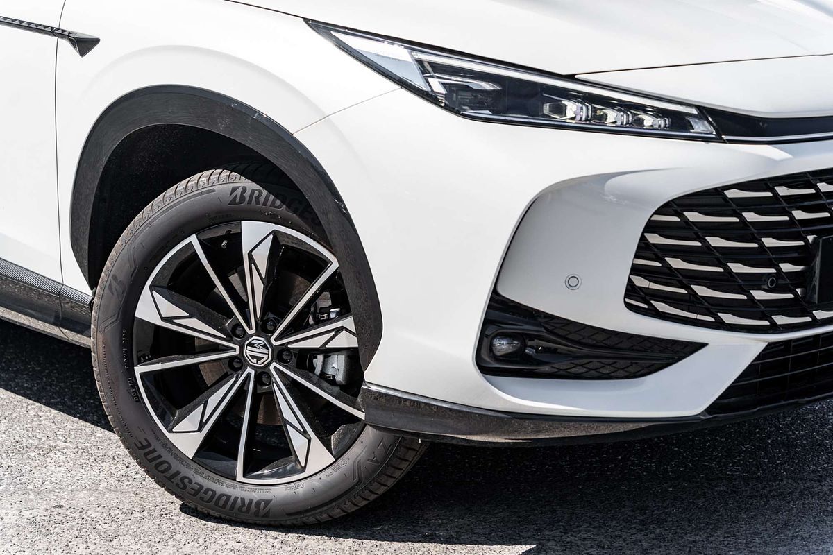 2025 MG HS Essence AS33