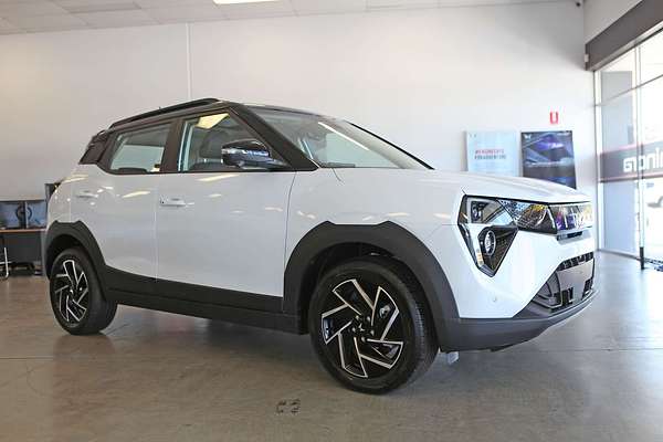 2025 Mahindra XUV3XO AX7L