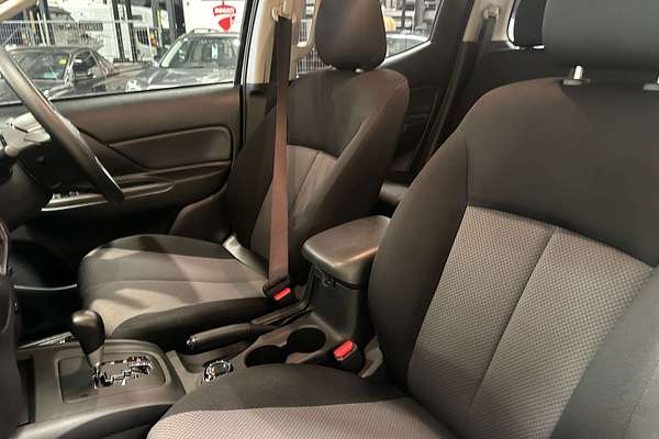 2024 Mitsubishi Triton GLX MR 4X4