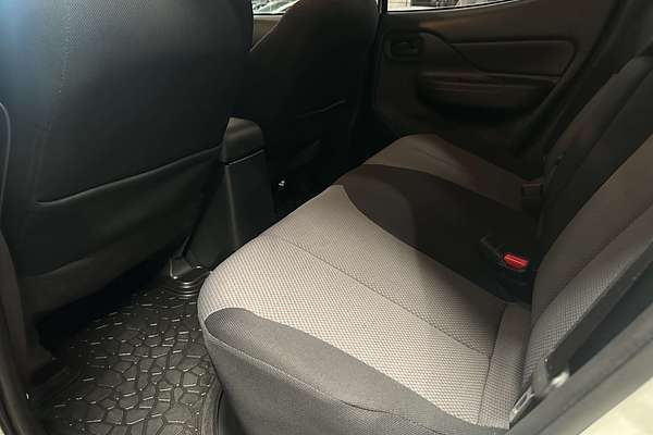 2024 Mitsubishi Triton GLX MR 4X4