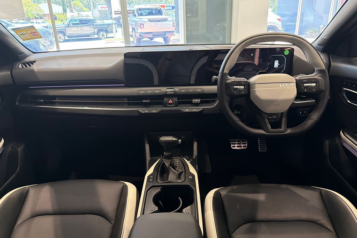 2025 Kia K4 GT-Line CL4m