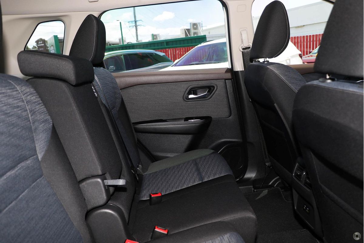 2025 Nissan X-TRAIL ST T33