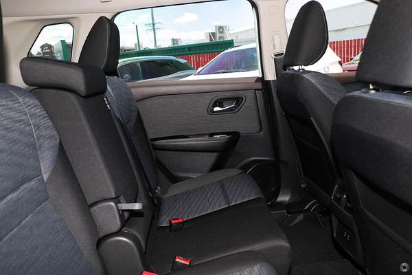 2025 Nissan X-TRAIL ST T33