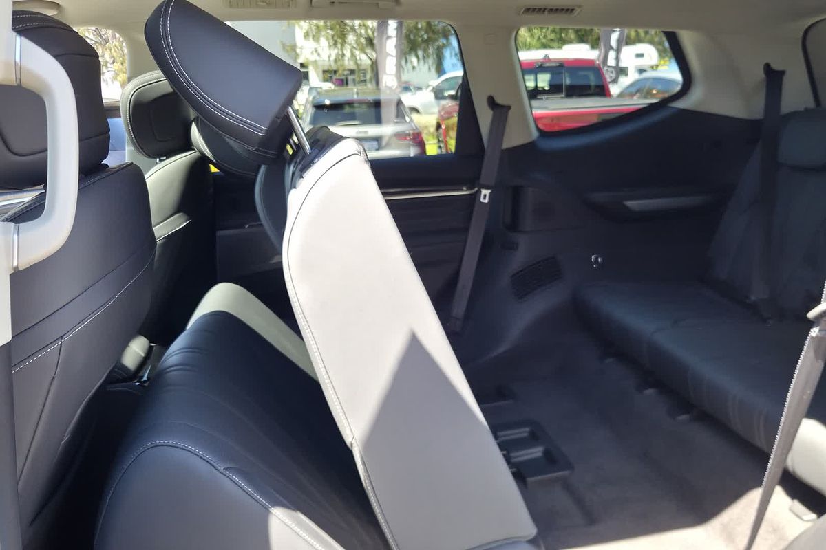 2025 LDV D90 Executive SV9A