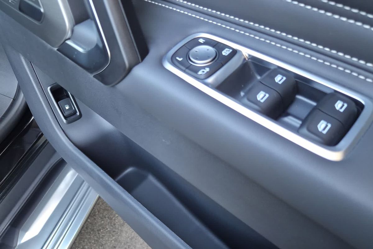 2025 LDV D90 Executive SV9A