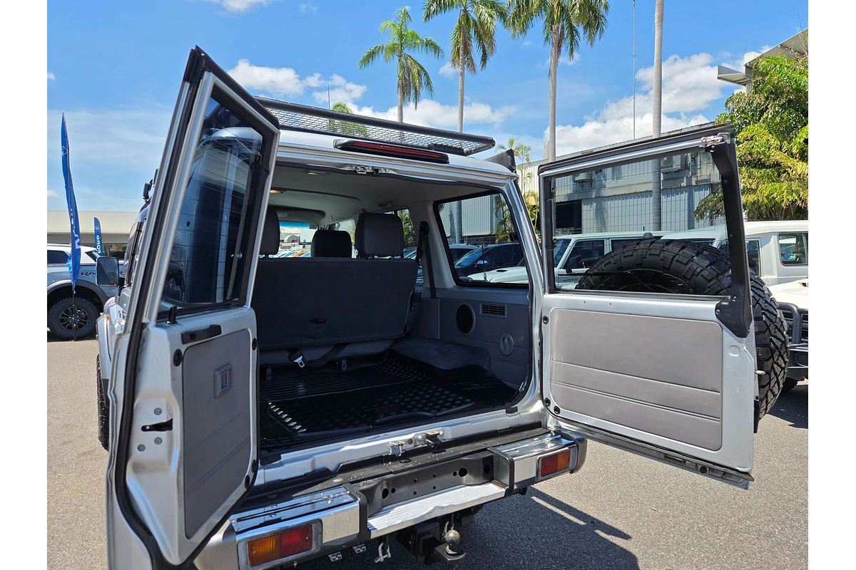 2014 Toyota Landcruiser GXL VDJ76R