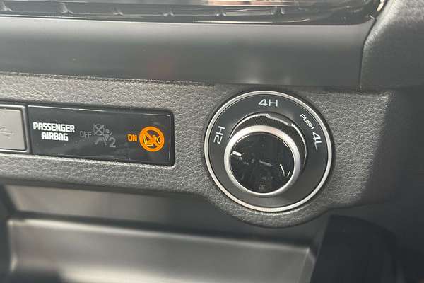 2025 Isuzu D-MAX BLADE 4X4