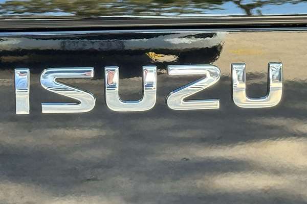 2025 Isuzu MU-X X-TERRAIN