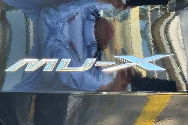 2025 Isuzu MU-X X-TERRAIN