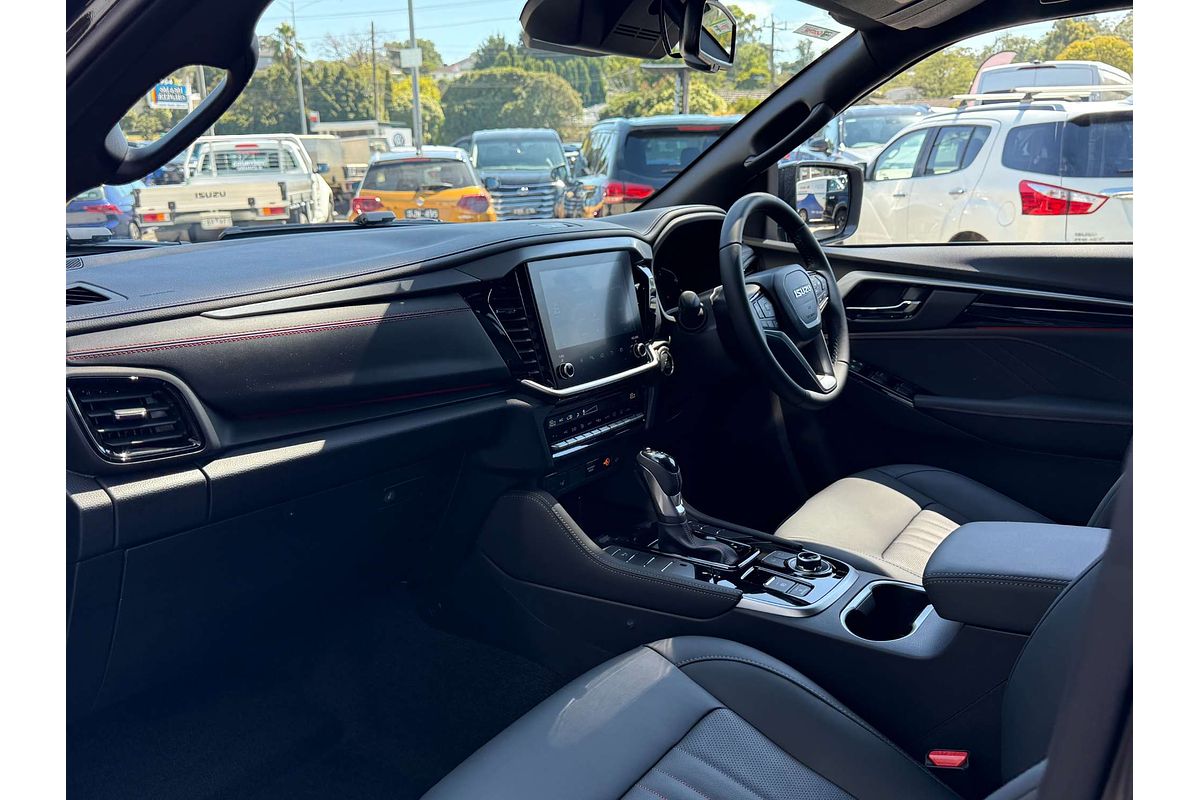 2025 Isuzu MU-X X-TERRAIN