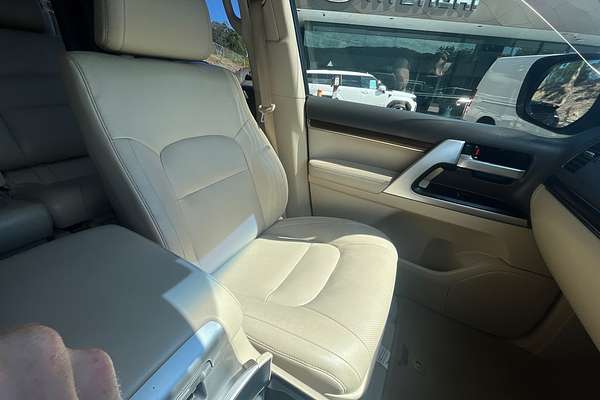 2019 Toyota Landcruiser Sahara VDJ200R