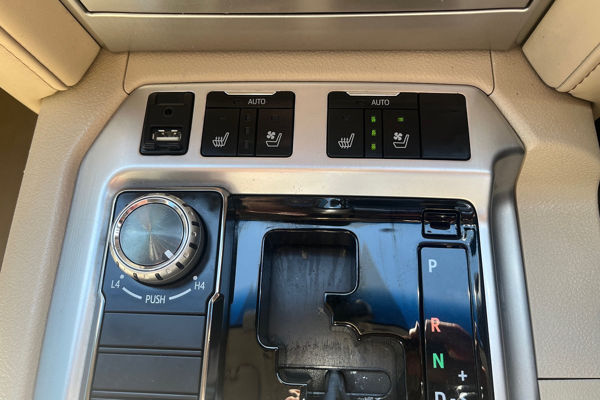 2019 Toyota Landcruiser Sahara VDJ200R