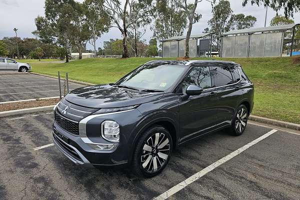 2025 Mitsubishi Outlander Exceed Tourer ZM