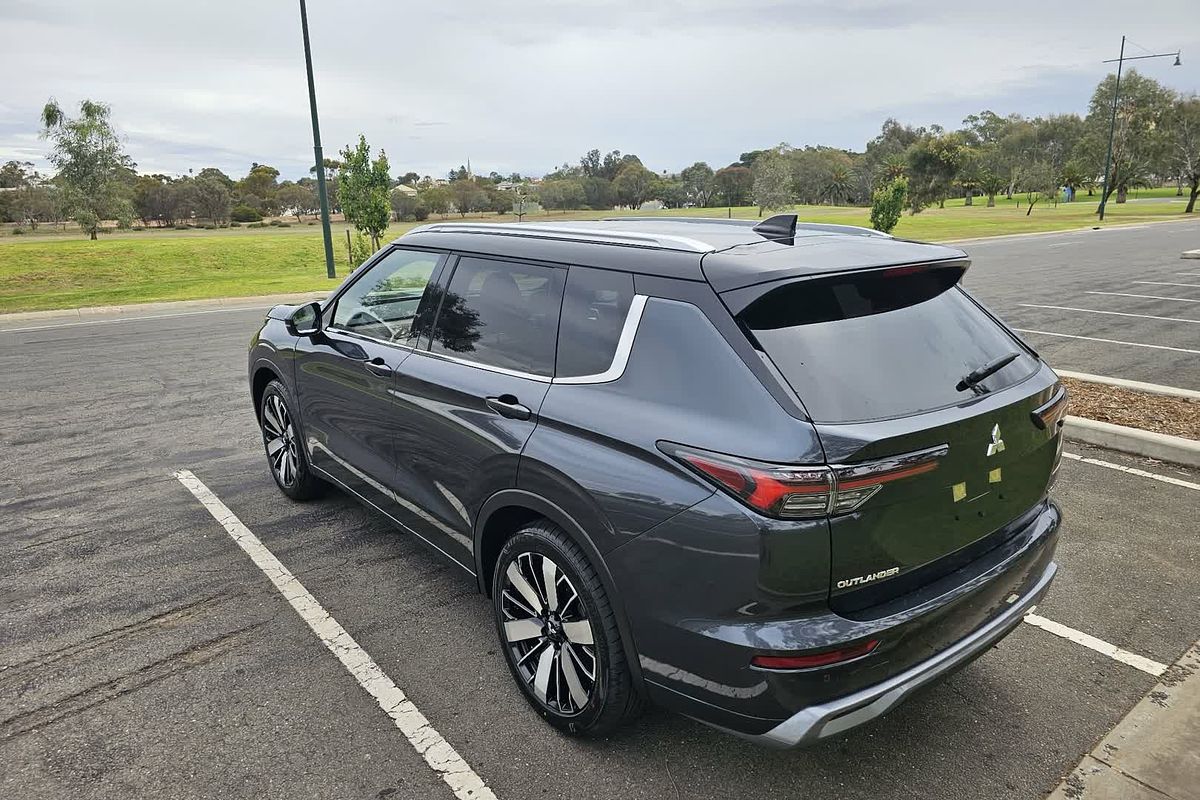 2025 Mitsubishi Outlander Exceed Tourer ZM