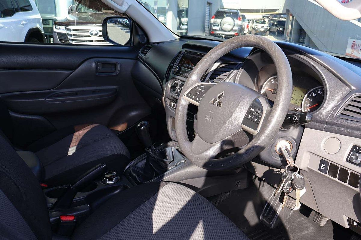 2015 Mitsubishi Triton GLX MQ 4X4