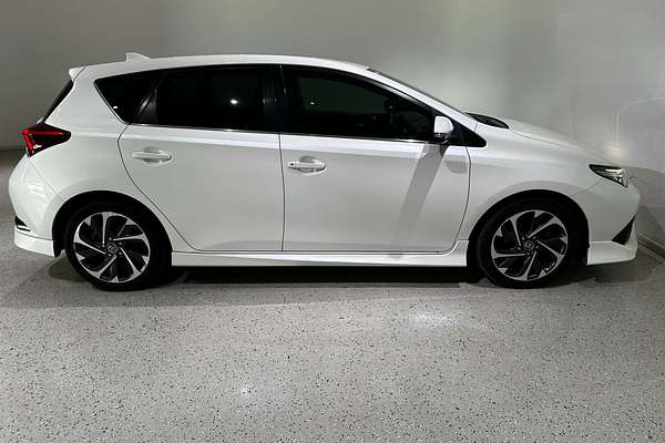 2017 Toyota Corolla ZR ZRE182R