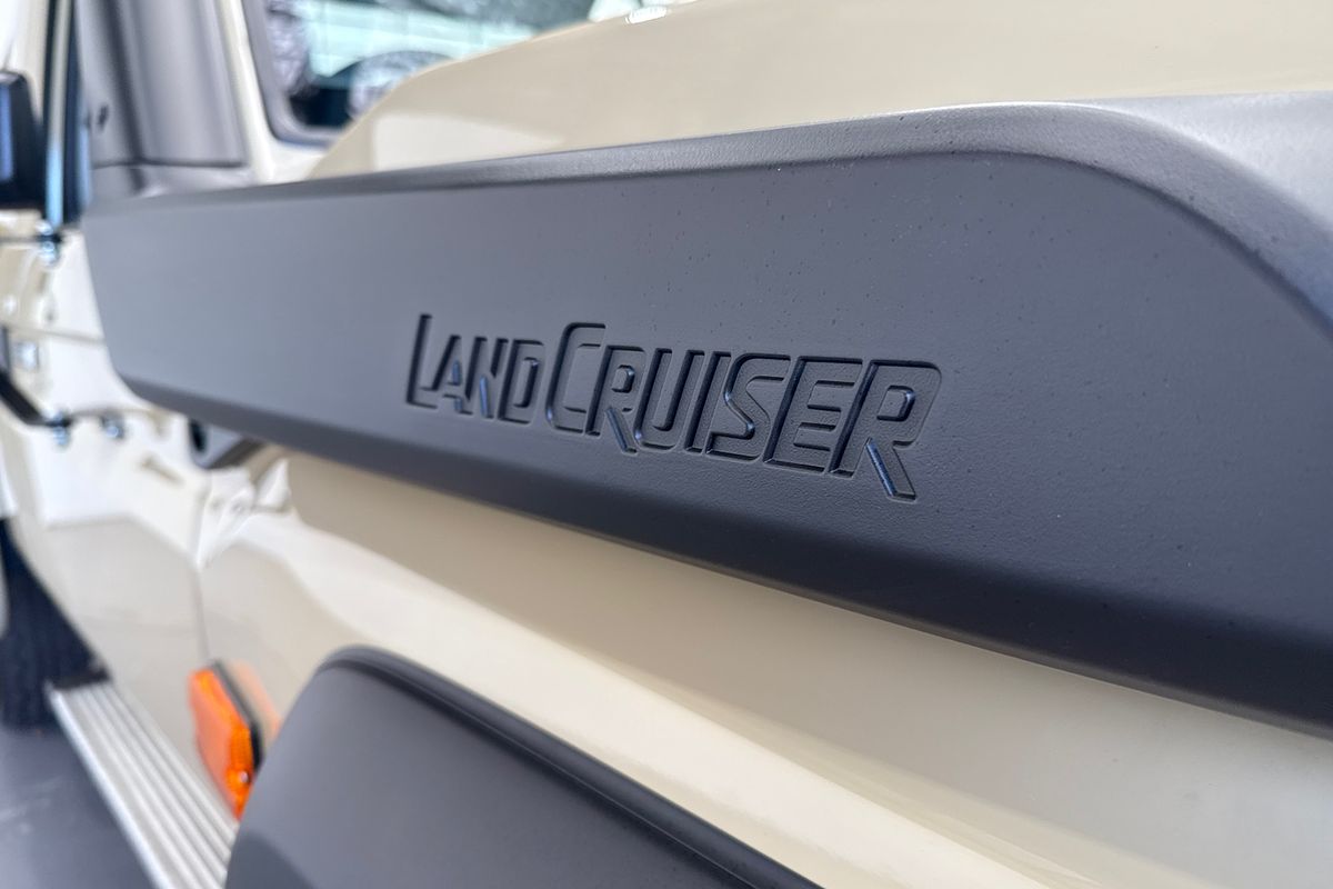 2025 Toyota Landcruiser GXL VDJL79R