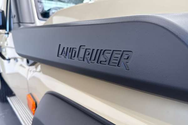 2025 Toyota Landcruiser GXL VDJL79R