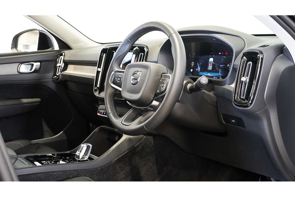 2023 Volvo XC40 Ultimate B4 Bright