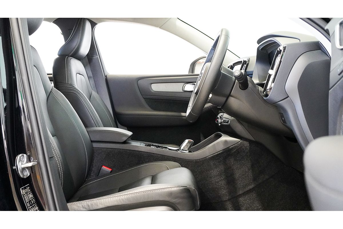 2023 Volvo XC40 Ultimate B4 Bright