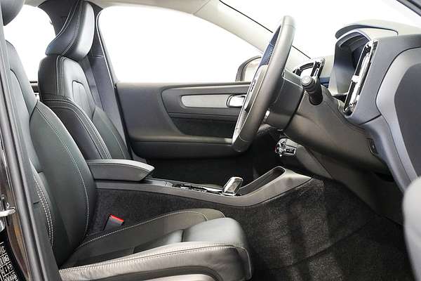 2023 Volvo XC40 Ultimate B4 Bright