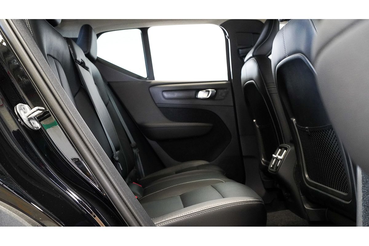 2023 Volvo XC40 Ultimate B4 Bright