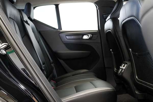 2023 Volvo XC40 Ultimate B4 Bright