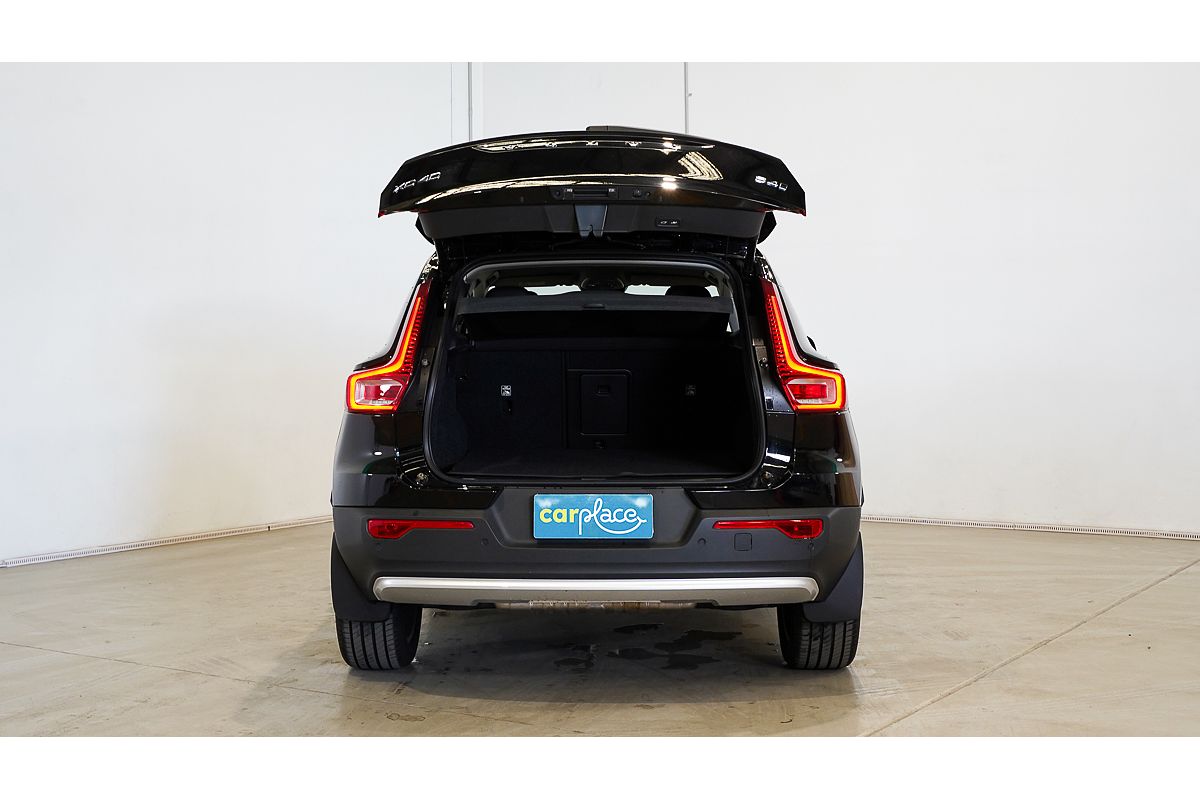 2023 Volvo XC40 Ultimate B4 Bright