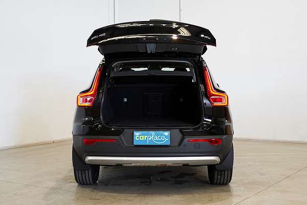 2023 Volvo XC40 Ultimate B4 Bright