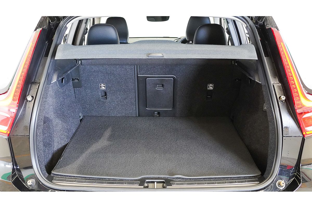 2023 Volvo XC40 Ultimate B4 Bright