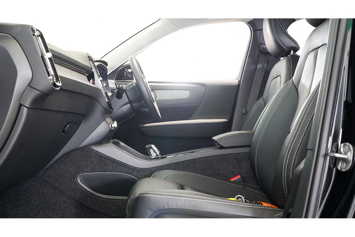 2023 Volvo XC40 Ultimate B4 Bright