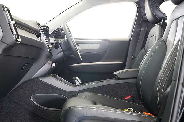 2023 Volvo XC40 Ultimate B4 Bright
