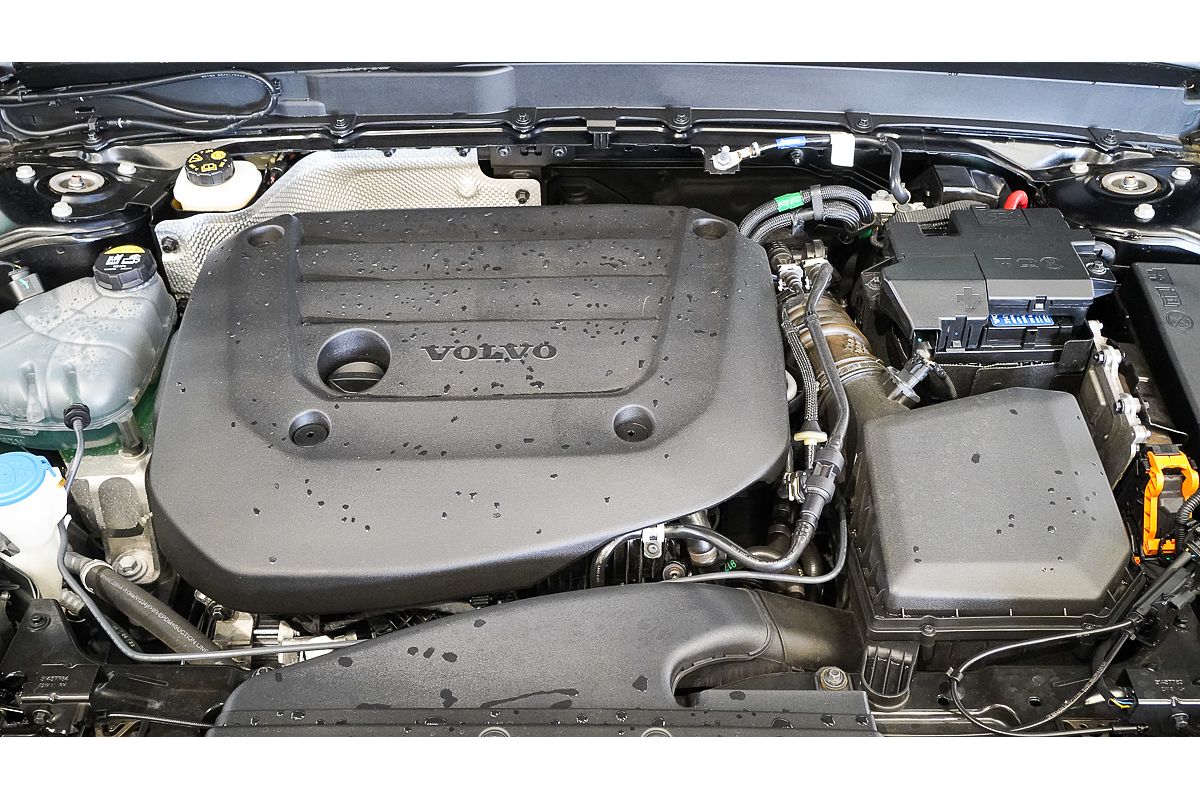 2023 Volvo XC40 Ultimate B4 Bright