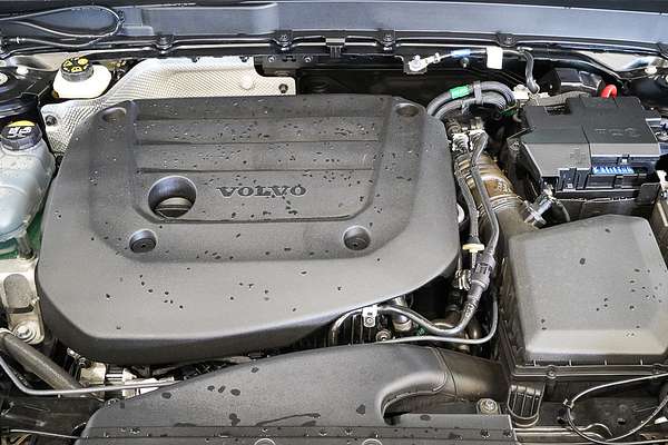 2023 Volvo XC40 Ultimate B4 Bright