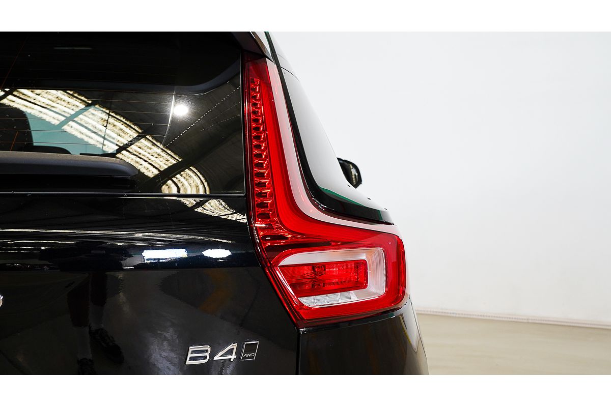 2023 Volvo XC40 Ultimate B4 Bright