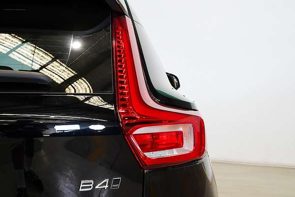 2023 Volvo XC40 Ultimate B4 Bright