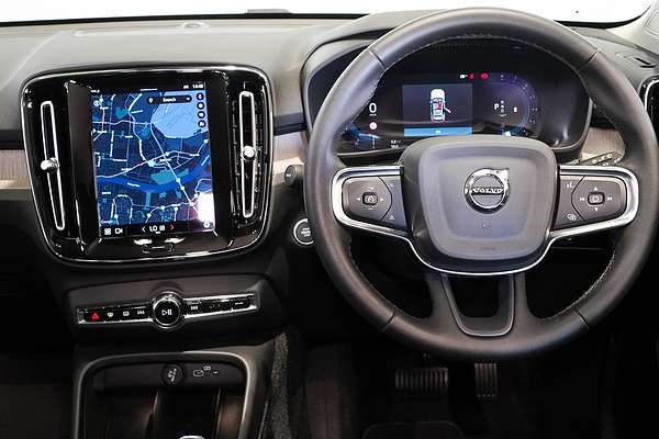 2023 Volvo XC40 Ultimate B4 Bright