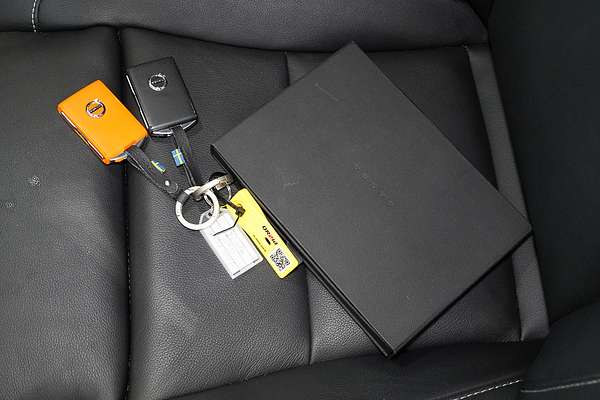 2023 Volvo XC40 Ultimate B4 Bright