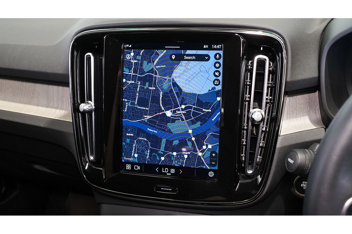 2023 Volvo XC40 Ultimate B4 Bright