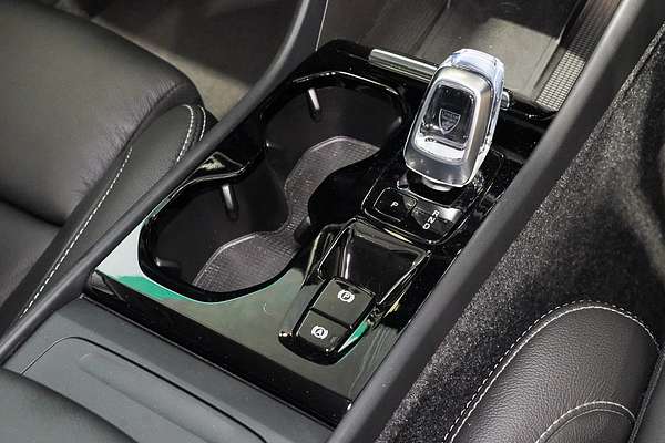 2023 Volvo XC40 Ultimate B4 Bright