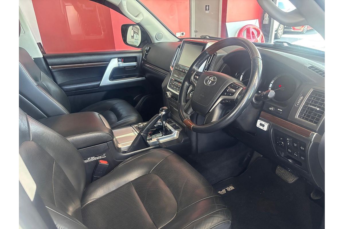 2017 Toyota Landcruiser Sahara VDJ200R