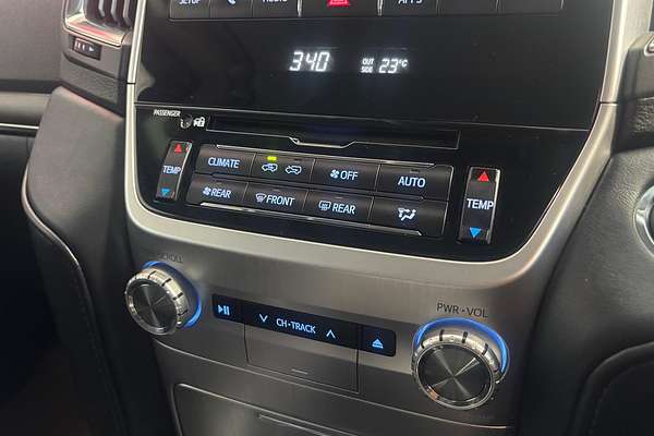 2017 Toyota Landcruiser Sahara VDJ200R