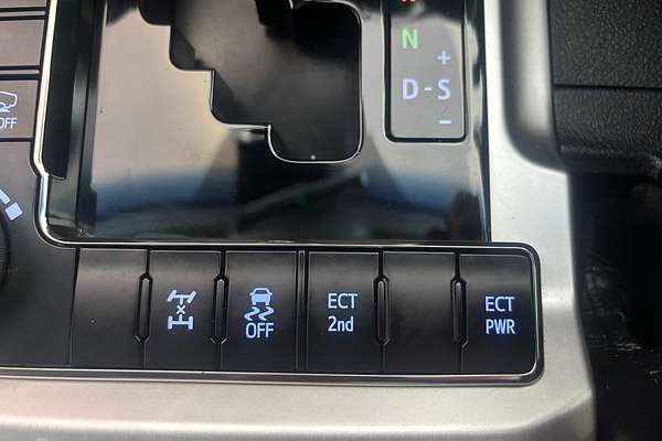 2017 Toyota Landcruiser Sahara VDJ200R