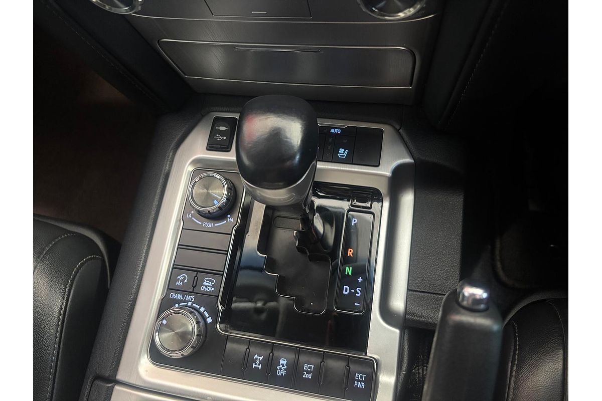 2017 Toyota Landcruiser Sahara VDJ200R